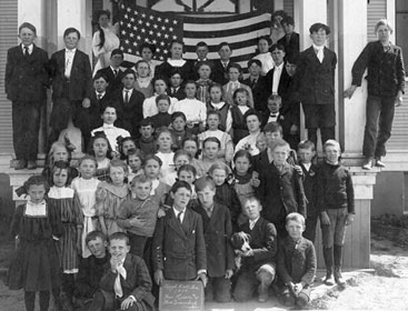 Picture of students and teachers in front of Hazel Dell Elementary School in 1909.