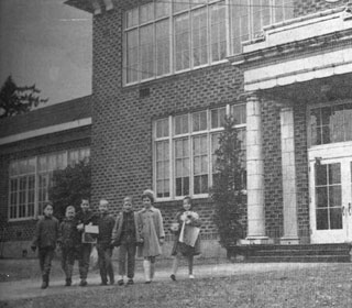 A group of students leaving Washington Elementary School.
