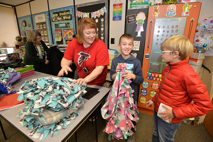 Felida Elementary students practice kindness by making blankets for families in crisis